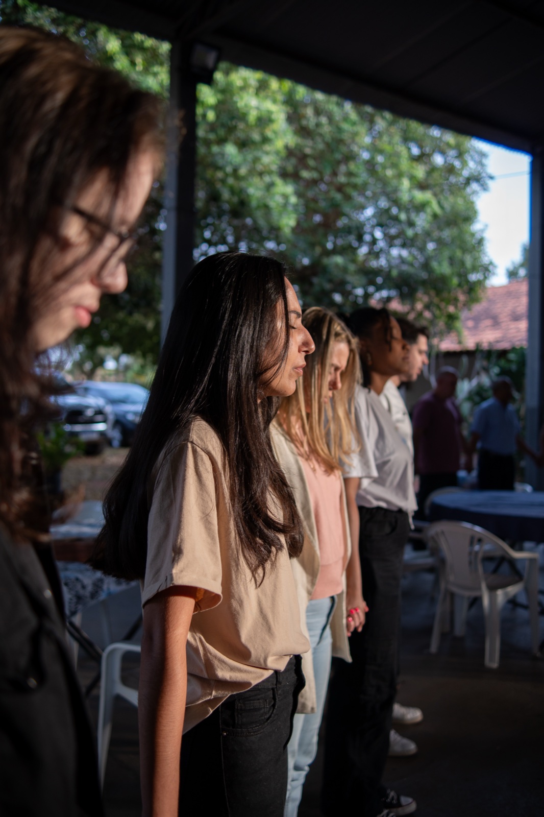 Momento de oração em fila no encontro do curso PCA
